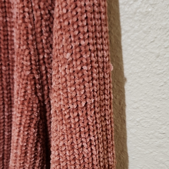 Urban Outfitters Pink V-Neck Cropped Sweater - Picture 8 of 11